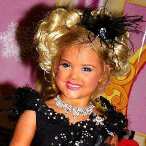 Păpușile Barbie sunt reale și au 5 ani. Cum arată chipul lor angelic după tratamente faciale și după injectarea cu botox