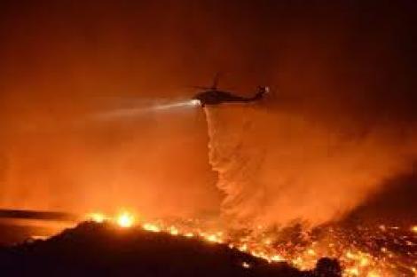 Catastrofă în California! Mai bine de 27.000 de oameni au fost evacuați după ce mii de hectare au ars fără oprire!