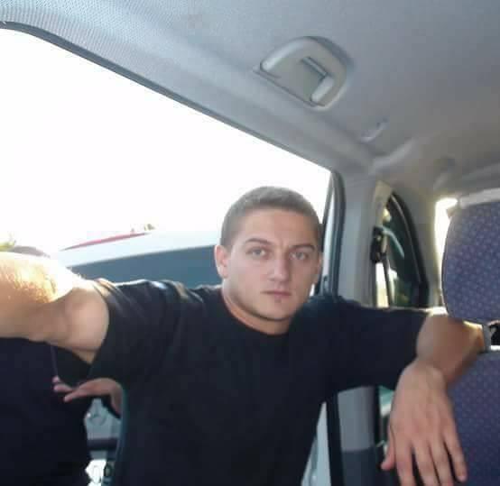 Poliţistul rănit la Rădăuţi a fost chemat la serviciu din timpul său liber pentru a participa la intervenţie: &bdquo;"Ne rugăm pentru tine, Ciprian, şi ştim că vei lupta!&rdquo;