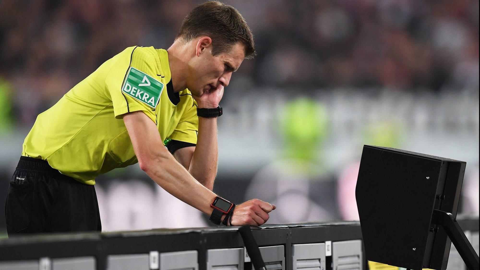 BREAKING NEWS! Decizie istorică &icirc;n Liga 1: a fost introdus arbitrajul video. C&acirc;nd se va juca primul meci &icirc;n care VAR-ul va decide