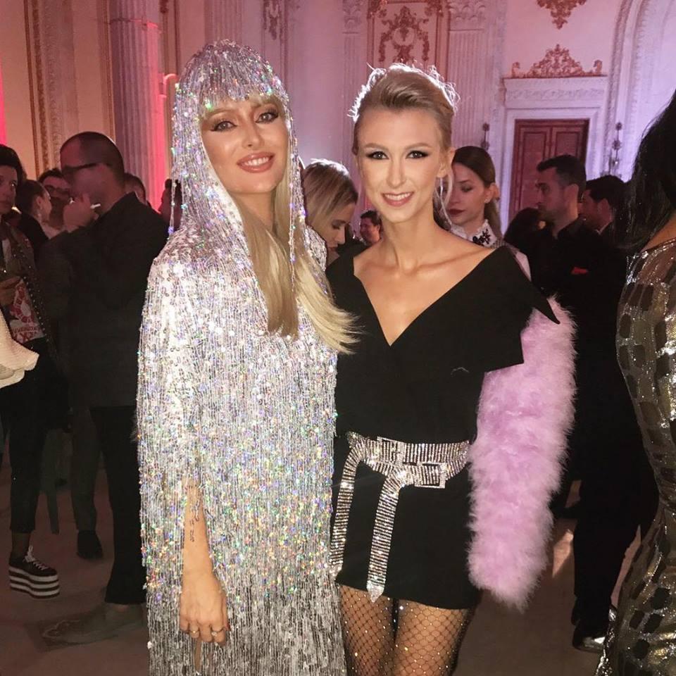 MAREA FINALĂ IUMOR. Două artiste și jurate, frumusețe c&acirc;t cuprinde! Delia și Andreea Bălan s-au fotografiat &icirc;mpreună, iar fanii au dat mii de Like-uri!