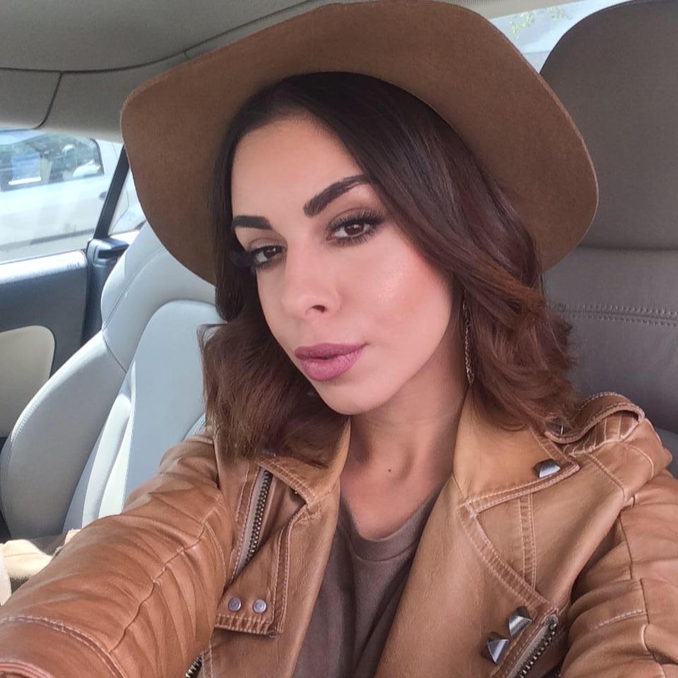 Imagini interzise minorilor! Natalia Mateuț a uitat că e &icirc;n fustă, așa că dansatorul a profitat și și-a băgat m&acirc;na &icirc;ntre picioarele ei!