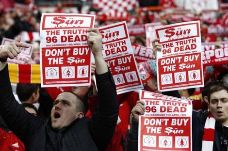 Jurnaliştii de la "The Sun" au "interzis" la meciurile echipei Liverpool. În 1989, a avut loc o tragedie pe stadion, în care 96 de suporteri au murit. Ce au făcut ziariștii atunci