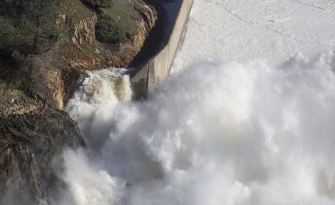 Cel mai înalt baraj din SUA, în pericol! 200.000 de oameni au fost evacuaţi. Guvernatorul Californiei: "Este stare de urgenţă, breşa are 60 de metri"