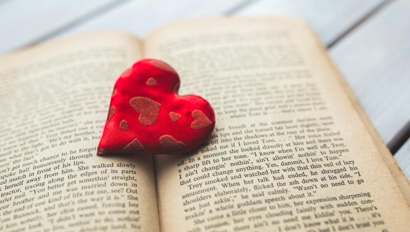 Valentine's Day te-a prins pe picior greșit? Aici găsești cele mai frumoase mesaje pentru persoana iubită. Romantic sau amuzant?