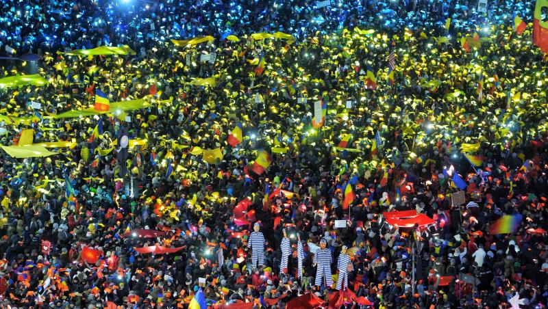 Presa internațională continuă relatările despre ”protestul colorat al românilor”: ”Poza săptămânii vine din Piaţa Victoriei, Bucureşti”