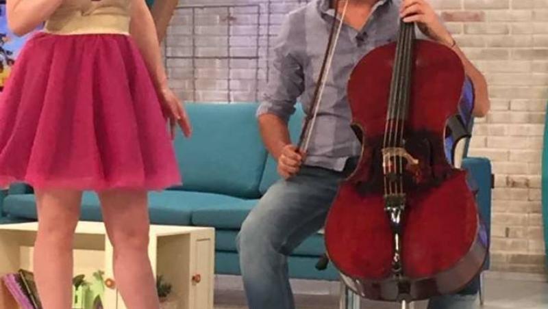 Cum să nu-l iubim? După ce a demonstrat că are o super voce, Răzvan lovește din nou: S-a pus pe cântat la violoncel!