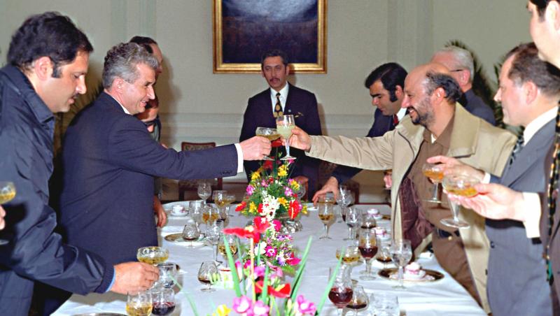 Pe 14 aprilie 1989 Ceaușescu mai are două ore și moare! ”Era în precomă. Absent total. 17 medici se chinuiau să-l salveze. Degeaba!”