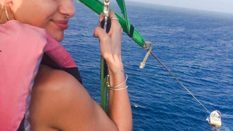 Jurata de la “Next Star” , Alina Eremia, a vizitat o rezervație de țestoase  și și-a învins teama de înălțime, în Zanzibar