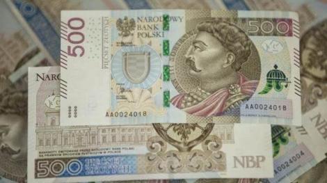 Polonia introduce o nouă bancnotă. Valoarea bancnotei de 500 de zolți este de peste 100 de euro!
