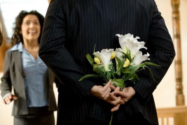 Doamne, ce au ajuns bărbații să pună &icirc;n florile femeilor, de Ziua &Icirc;ndrăgostiților! &Icirc;ți faci cruce