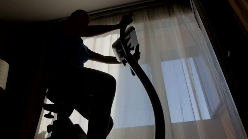 La 80 de ani, această bunicuță arată demențial de bine! Merge la sală și are un trup invidiat de milioane de femei!