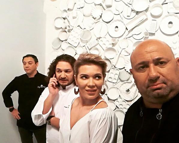 Bătălie cruntă și spectacol condimentat! Iată primele imagini din noul sezon &bdquo;Chefi la cuțite&rdquo;!