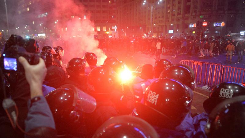 Au fost sau nu GALERIILE în Piața Victoriei? Dinamoviștii NEAGĂ implicarea în bătaia cu jandarmii: ”NU am participat organizat la protest”