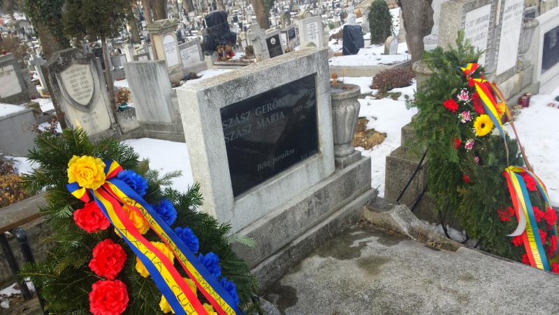 Smaranda Brăescu, prima femeie parașutist  din România, nu are nici măcar cruce la căpătâi. Primăria i-a adus o coroană cu mesajul „Omagiu Reginei Aerului”, dar nu i-a dat un mormânt al ei