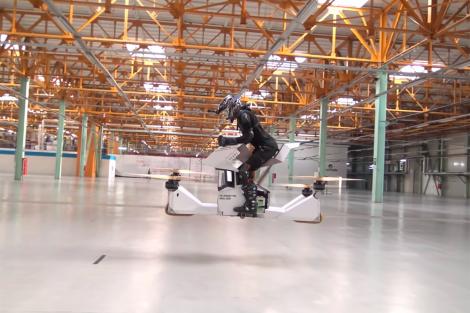 VIDEO: Hoverbike, combinaţia perfectă între o dronă, o bicicletă şi o motocicletă! Senzaţii tari în timpul zborului