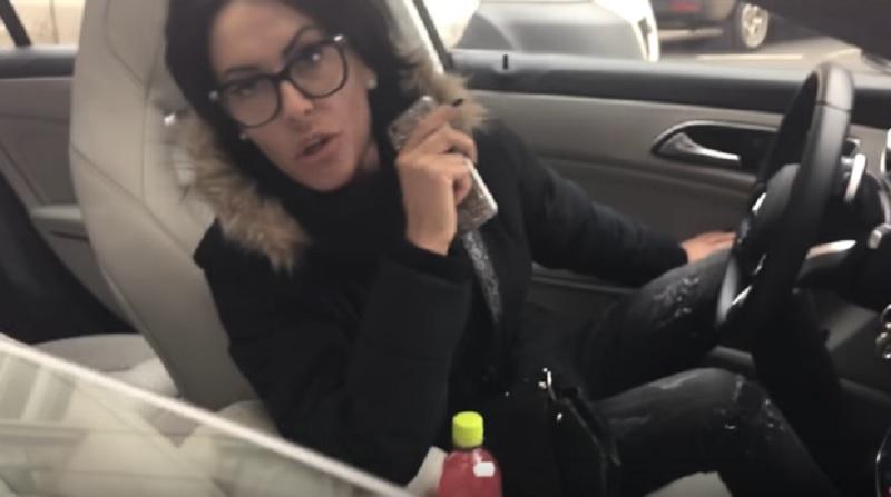"Corectule care ești! Du-te la biserică, tu ești prea corect". O șoferiță a blocat o bandă &icirc;ntreagă de circulație, pentru a vorbi cu "mami"
