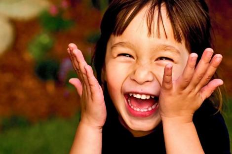 Ce se întâmplă când copiii sunt sinceri? LEȘINI de râs! Top 5 cele mai haioase ”declarații”