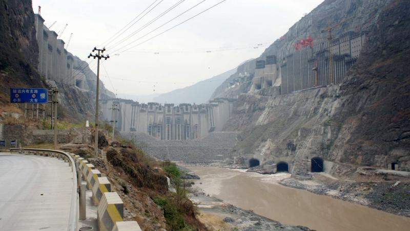 GALERIE FOTO! Cea mai tare chinezărie din lume: barajul Xiluodu. E mai înalt de patru ori decât cascada Niagara. Dacă stai prost cu inima, te rugăm, nu da click!