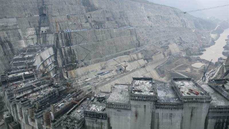 GALERIE FOTO! Cea mai tare chinezărie din lume: barajul Xiluodu. E mai înalt de patru ori decât cascada Niagara. Dacă stai prost cu inima, te rugăm, nu da click!