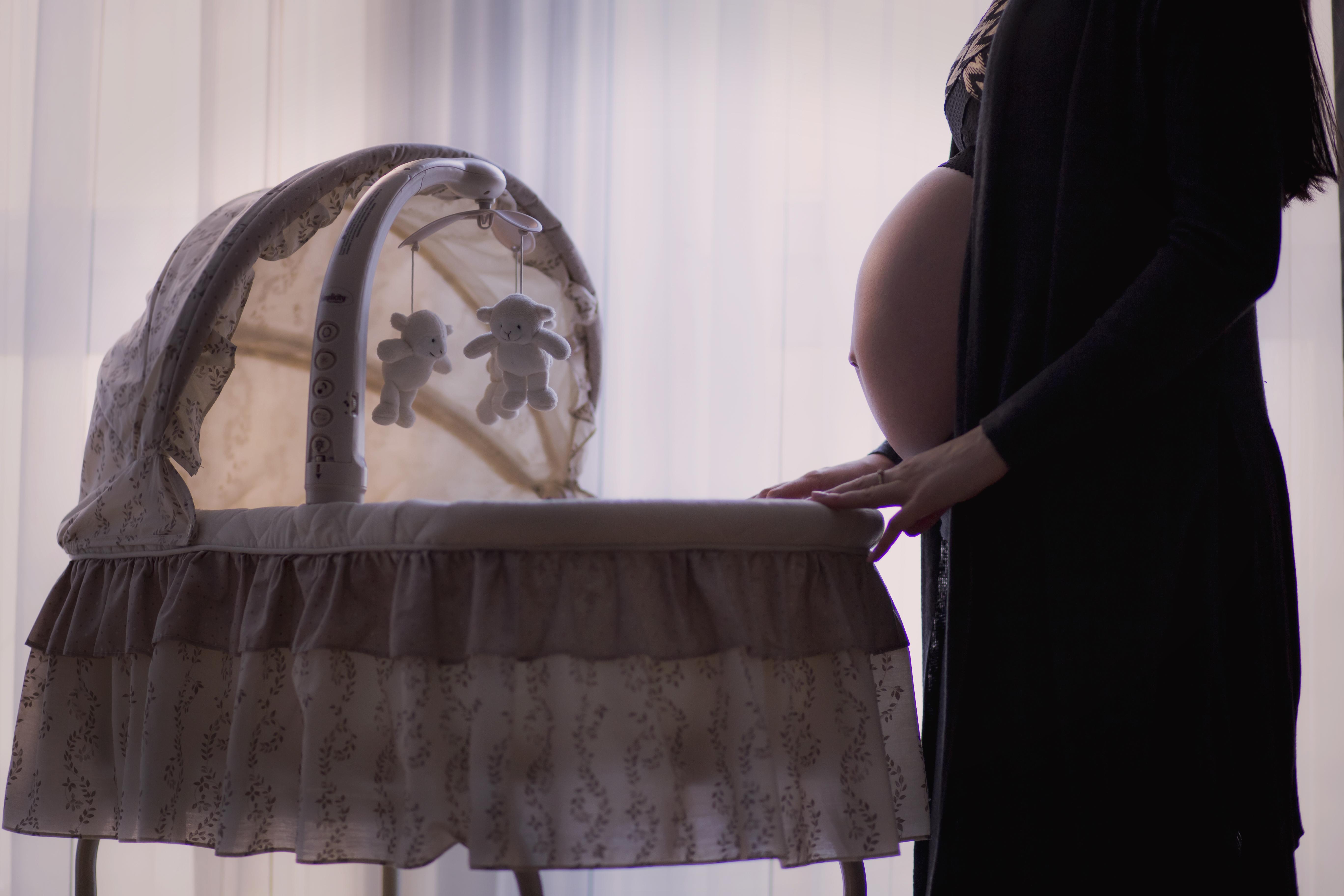 Cum &icirc;ți dai seamai că ceva nu e &icirc;n regulă cu bebe? Diferenţa dintre grețuri și sarcina toxică