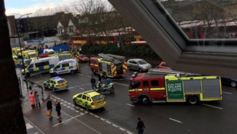 O maşină a intrat intenționat într-un grup de persoane, în sud-estul Londrei. Unul dintre răniții grav este român