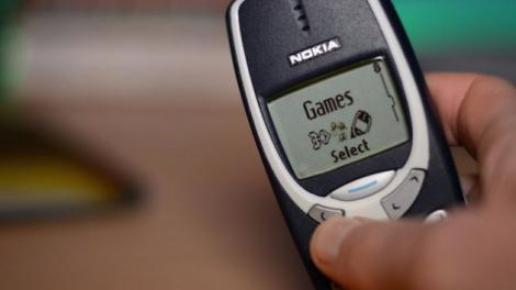 Gata, a apărut! Mult așteptatul Nokia 3310 a fost lansat. Cum arată tăticul mobilelor cu facelift!