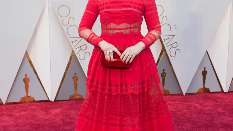 „Rochia roșie”, piesa de rezistență a Premiilor Oscar. Care actriță a purtat-o mai elegant și mai cu stil?