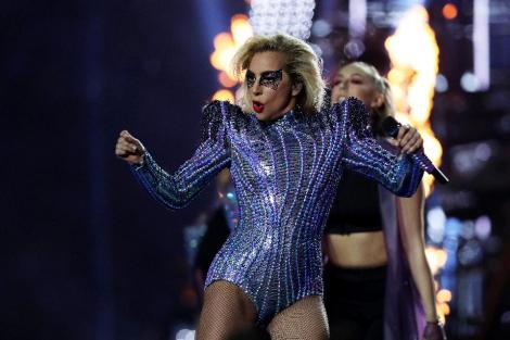 Doamne, ce monstru! Lady Gaga și-a șocat fanii! A urcat pe scenă și în câteva minute milioane de oameni au amuțit! Ce a făcut cântăreața