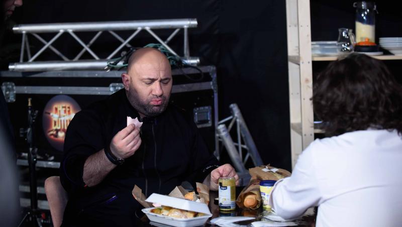 La ce mâncăruri poftesc jurații de la „Chefi la cuțite”:  chefii mănâncă omletă și parizer în pauzele de filmare