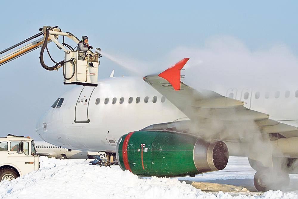 MAI MULTE AVIOANE AU &Icirc;NT&Acirc;RZIERI!  Traficul aerian, &icirc;n condiții de iarnă