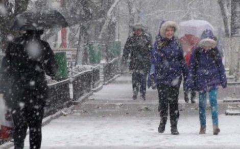 Vremea continuă să se înrăutățească! În București, stratul de zăpadă va fi consistent, iar vântul se va intensifica