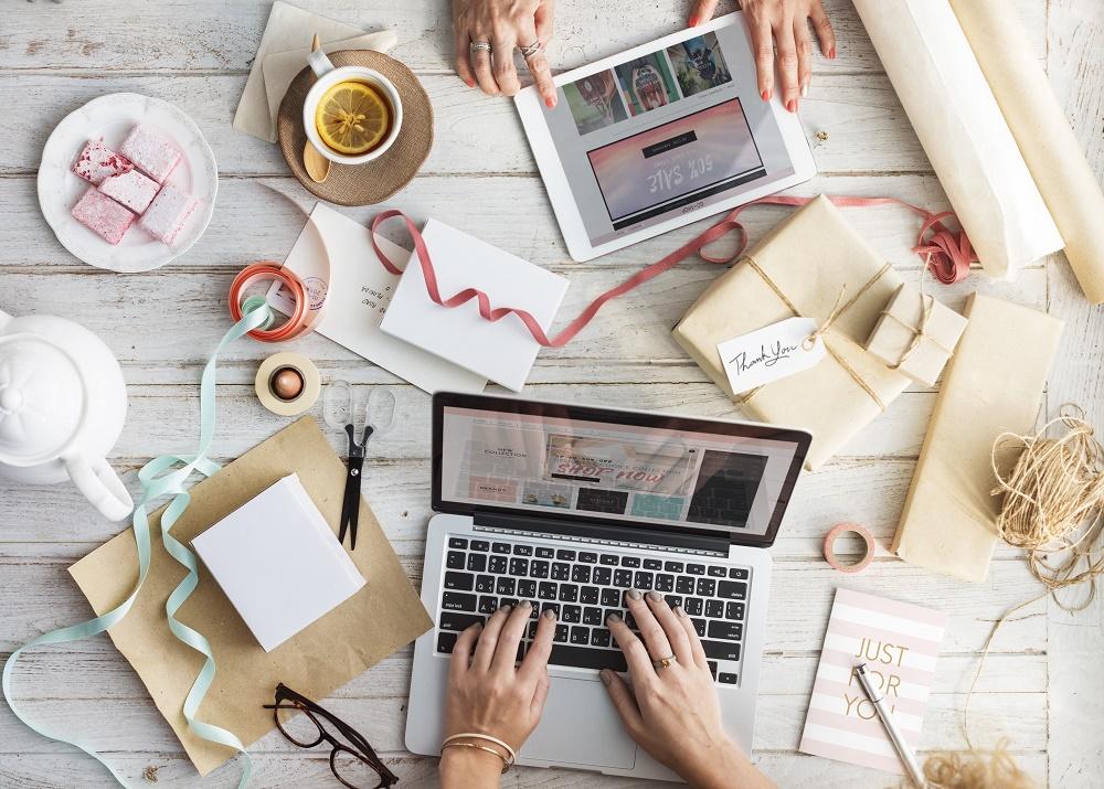 Cadouri de "8 Martie" din parte angajatorilor! Ce sume de bani vor primi doamnele și doamnișoarele de ziua lor