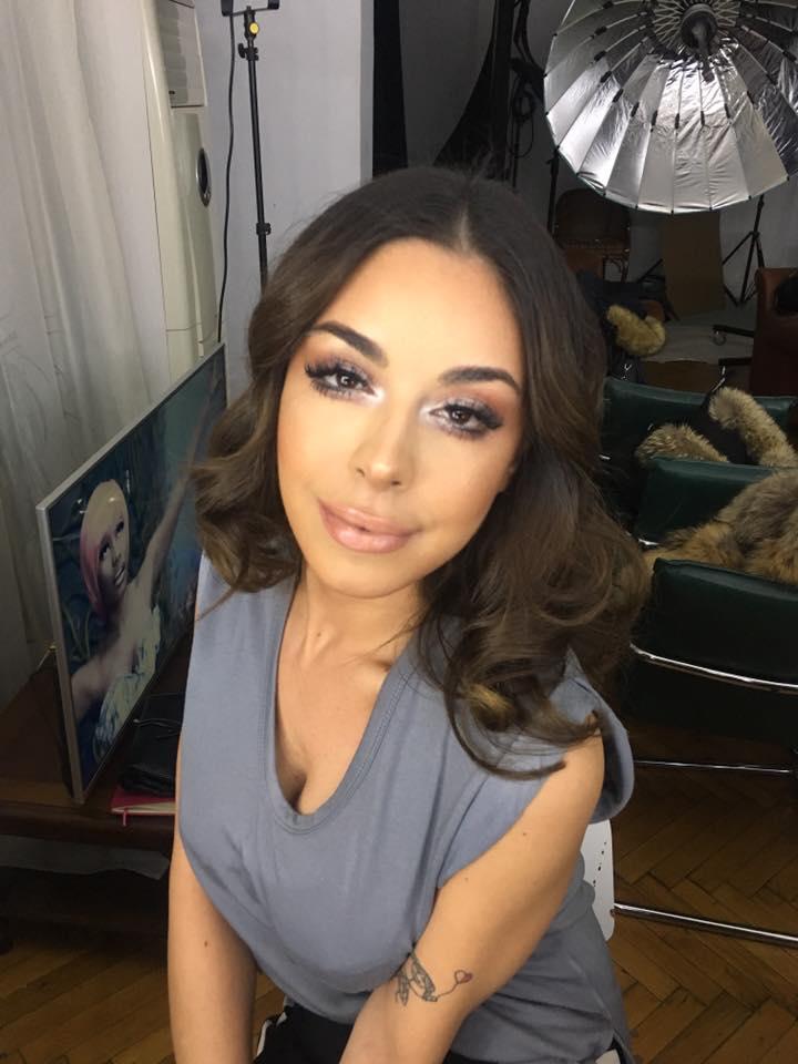 Una mai sexy dec&acirc;t alta! Natalia Mateuț și Raluca Dumitru s-au &icirc;ntrecut &icirc;n fustițe scurte și &icirc;n mișcări ce sigur &icirc;ți aduc primăvara &icirc;n suflet!