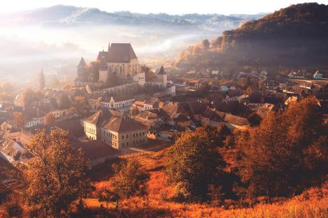 ”Ce loc de vis, ce clădiri frumoase!”, se miră străinii. ”E un peisaj din Franța?” Nu, e România! Țări precum Austria, Elveția sau Grecia pălesc în fața acestor imagini
