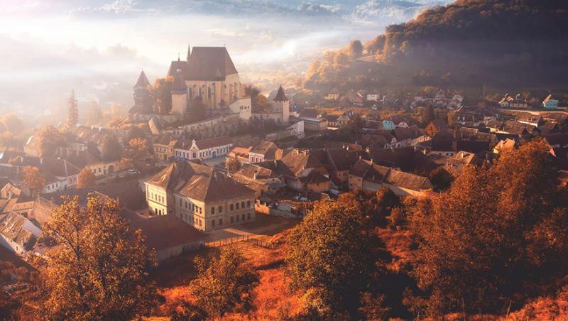 ”Ce loc de vis, ce clădiri frumoase!”, se miră străinii. ”E un peisaj din Franța?” Nu, e România! Țări precum Austria, Elveția sau Grecia pălesc în fața acestor imagini