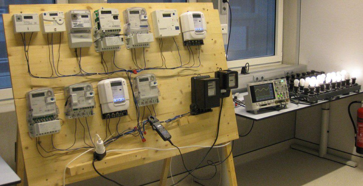 Descoperire bombă legată de noile contoare "inteligente": cu c&acirc;t &icirc;ți umflă factura CHIAR ACUM!