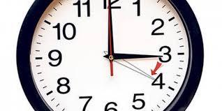 Rom&acirc;nia trece la ORA DE VARĂ! Dăm ceasurile &icirc;nainte și vom dormi cu o oră mai puțin