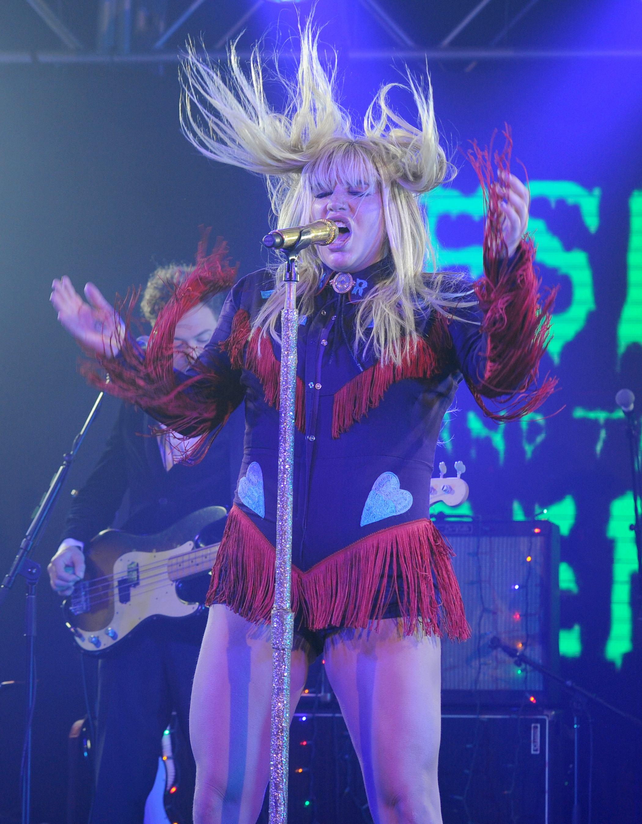 Ke$ha nu mai citeste comentariile fanilor! Top 10 repere din cariera ei ...