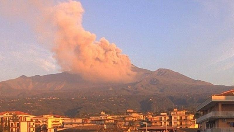 Vulcanul Etna a erupt violent! Până la zece persoane ar fi fost rănite