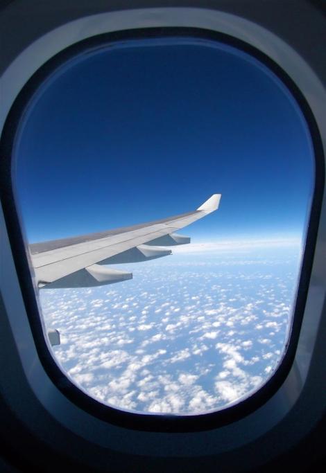 Tu știai? Motivul pentru care geamurile avioanelor sunt rotunde!