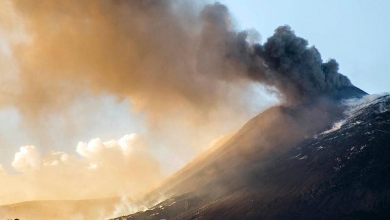Erupţia vulcanului Etna, imagini terifiante! Clipele de groază au fost filmate!