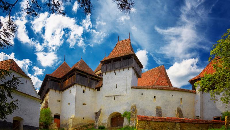 Satul VISCRI din România, în topul celor mai frumoase localități din lume! „Aici, poți trăi cele mai tari aventuri și vei dormi într-un pat vechi de două secole”