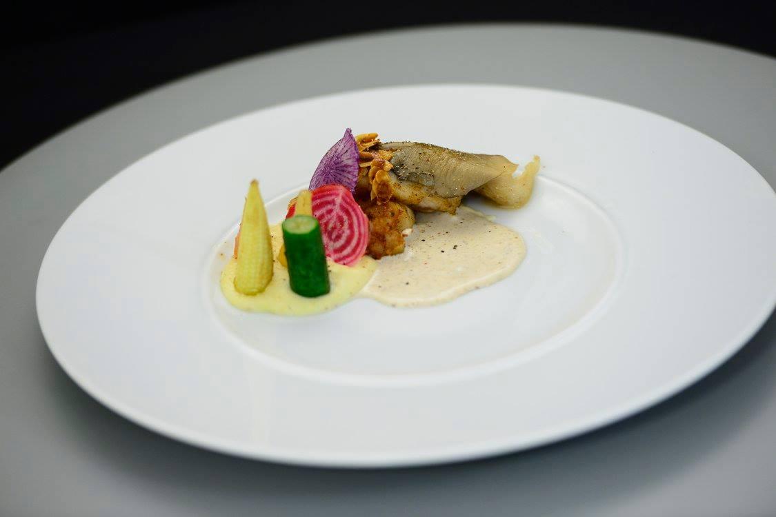 Momițe de vițel, cremă de armagnac, ciuperci pleurotus crocante și legume fondante