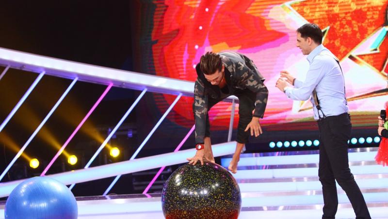 Dorian Popa face echilibristică pe mingi, la „Next Star”