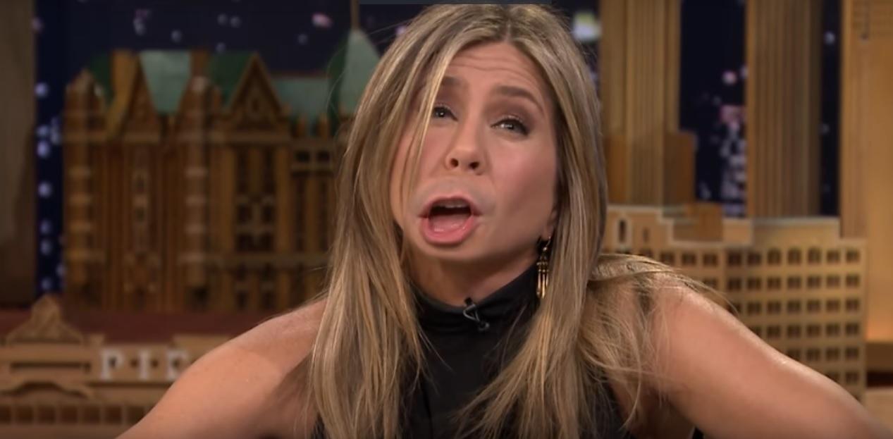 R&acirc;zi cu lacrimi! Jennifer Aniston, &icirc;n cele mai amuzante ipostaze. Actrița a făcut "schimb de... buze"