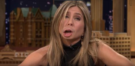 Râzi cu lacrimi! Jennifer Aniston, în cele mai amuzante ipostaze. Actrița a făcut "schimb de... buze"