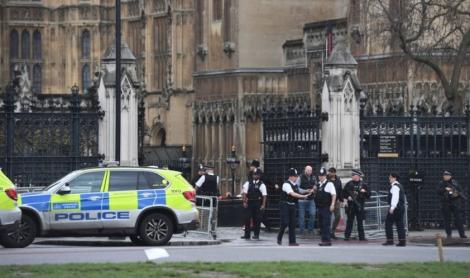 ATENTAT LA LONDRA: Cinci morţi, inclusiv atacatorul, şi peste 40 de răniţi, printre care doi români, la Westminster