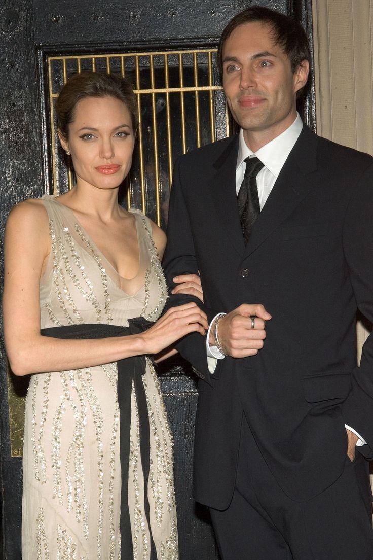 Angelina Jolie l-a concediat pe fratele ei, cel care avea grijă de cei șase copii: "Brad a revenit în viaţa lor"