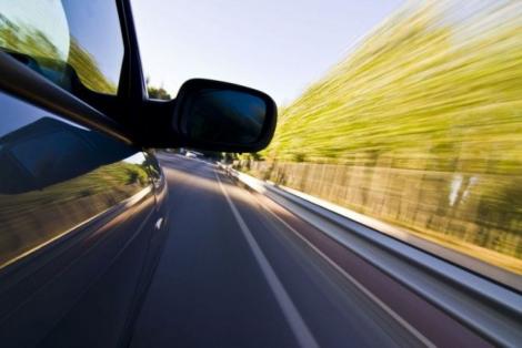 Inconștiență la volan! Un șofer a fost prins de Poliția Română, conducând cu viteza de 225 de kilometri pe oră